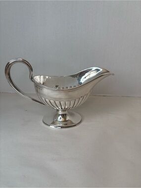 Elkington & Co Silverplated Pedestal Gravy Boat